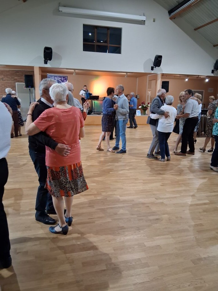 Bal coudrecieux 27 05 10